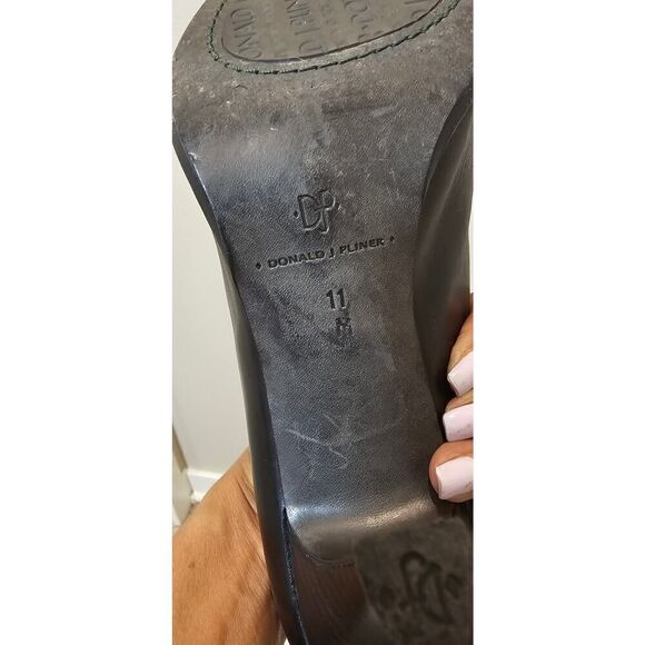 Donald Pliner Black Leather Pointy Heels Size 11 - Picture 9 of 9